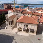 Piazza Foro With Free Parking Pula
